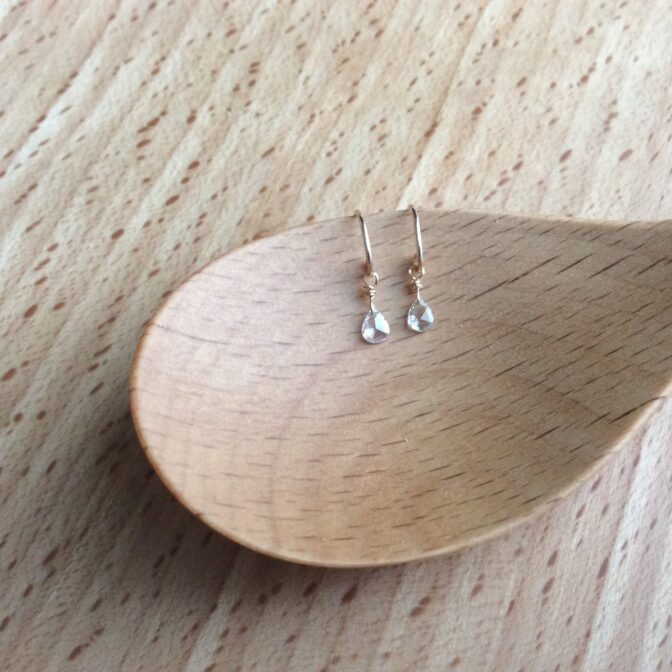 雫型ローズカットダイヤのピアス 0.2ct up K10 | atelier akazou