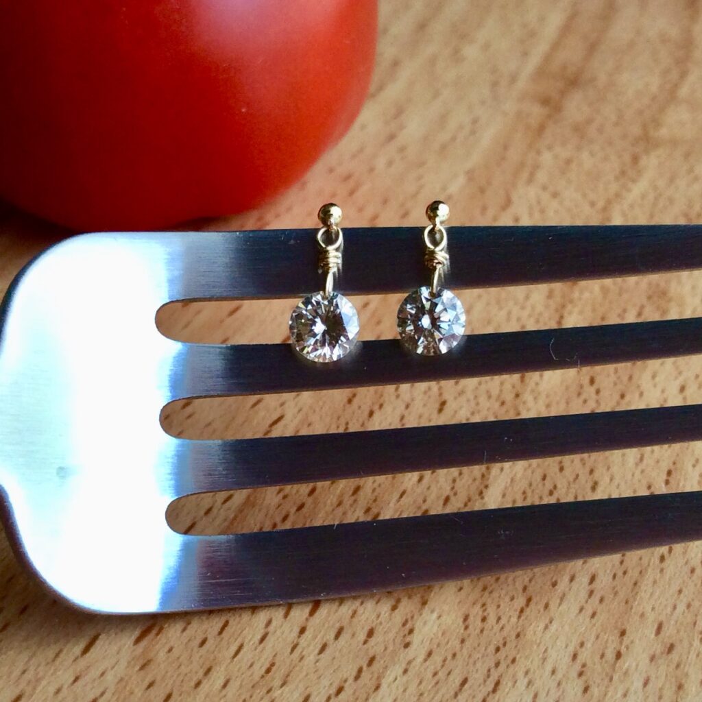 大粒ブラウンネイキッドダイヤのピアス