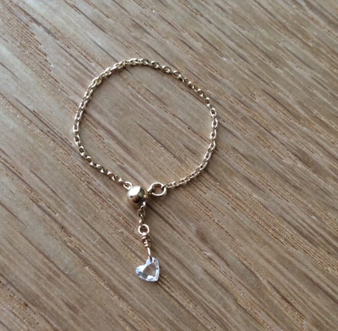 0.1cハート型ローズカットダイヤのラリアットチェーンリング
