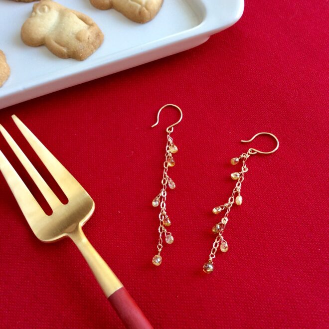 ブリオレットダイヤが鈴なりのスパークルピアスK18