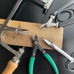 硬い地金をどうやって切るの？