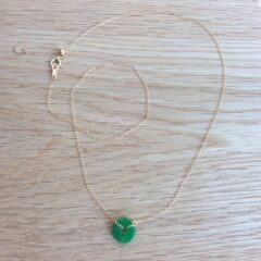 翡翠の色々と目にも鮮やかなグリーンの干青翡翠