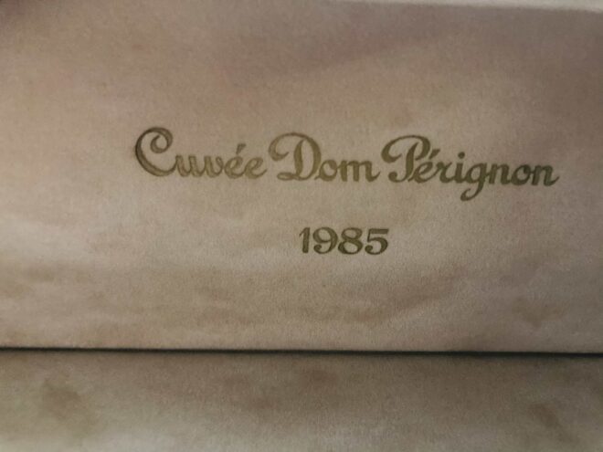 出荷が1985年のドンペリの箱