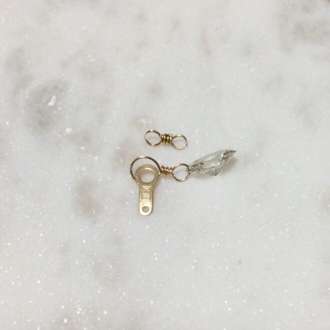 ダイヤの摩擦で切れたK18ワイヤ製バチカンの作り替え