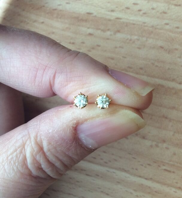 0.2ct ダイヤモンドの一粒ピアス K18