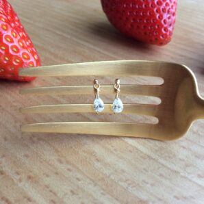 涙型ダイヤのヌーディなピアス 0.23ct K18　