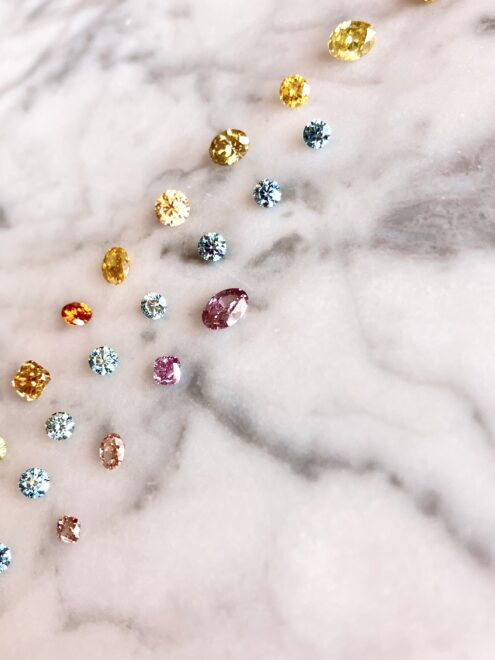 ブルー、イエロー、ピンクのカラーダイヤ