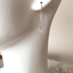 雫型ローズカットダイヤのチェーンピアス 0.248ct K10　着画