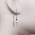 雫型ローズカットダイヤのチェーンピアス 0.248ct K10　着画