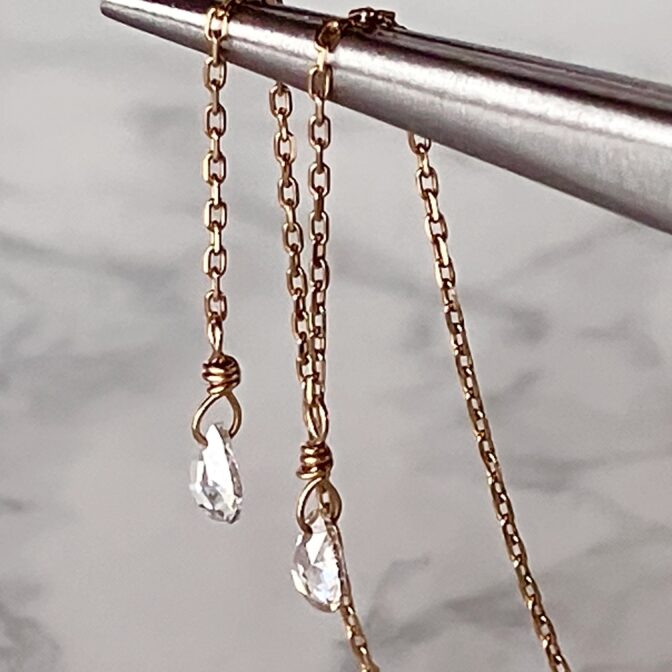 雫型ローズカットダイヤのチェーンピアス 0.248ct K10