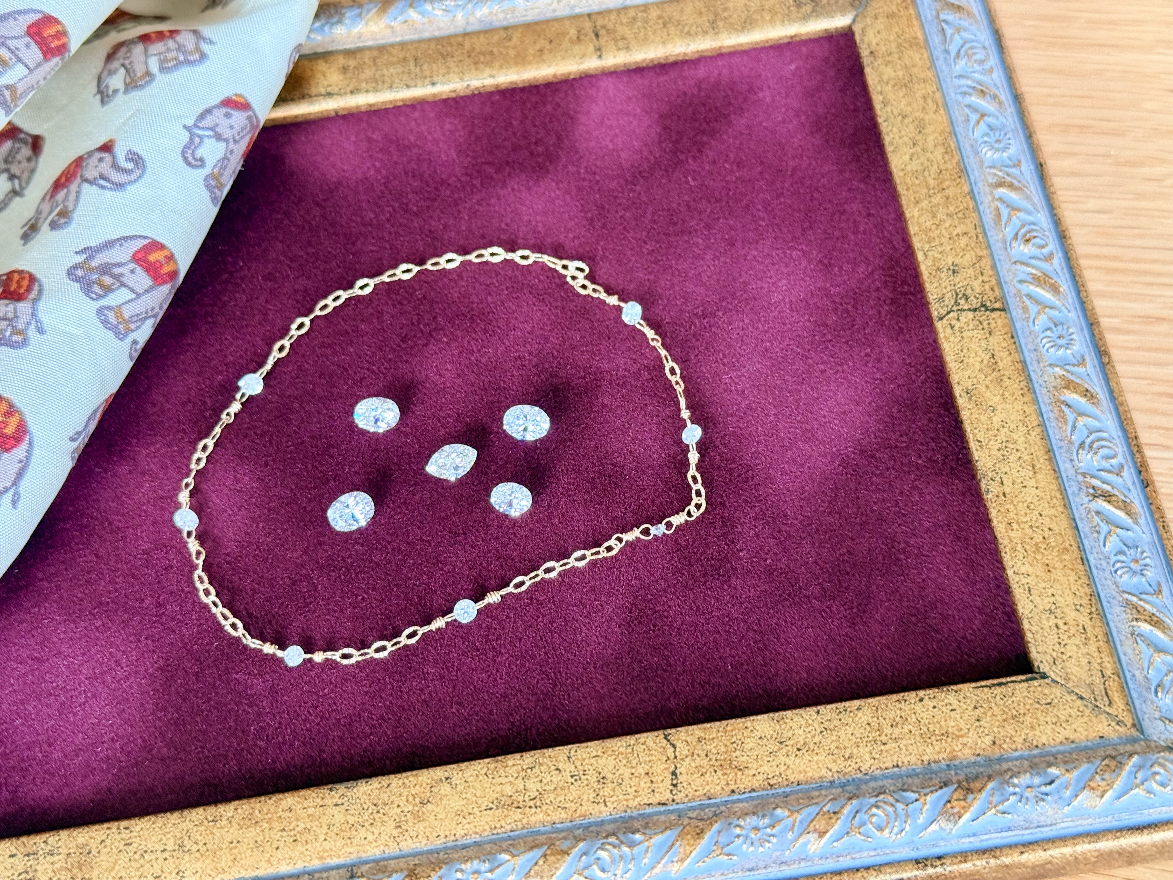 作りかけのダイヤのブレスレットと仕入れたダイヤ