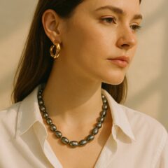大ぶりピアス×ネックレスの合わせ方｜2025年春トレンド　“映える”ジュエリーコーデ術と重ね付けのコツ