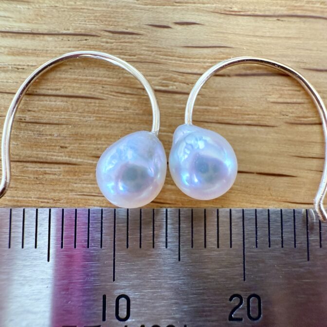 新品 K10 越物 宇和島産 あこや真珠 バロック ピアス   約8.2mm バロックあこや真珠のちょうちんあんこうピアス K10 | atelier